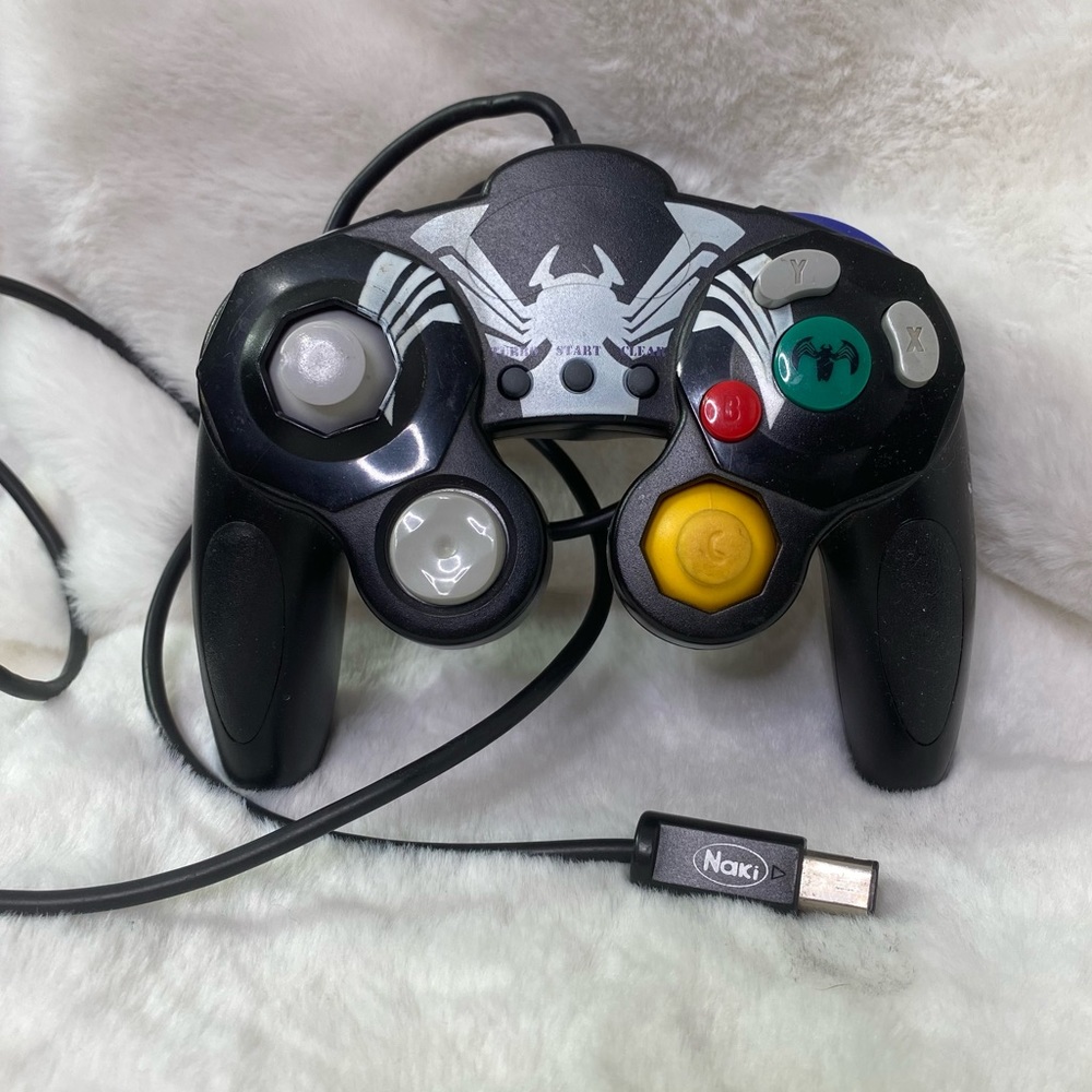 GameCube Nintendo Naki Marvel Venom Spider-Man controller 2004